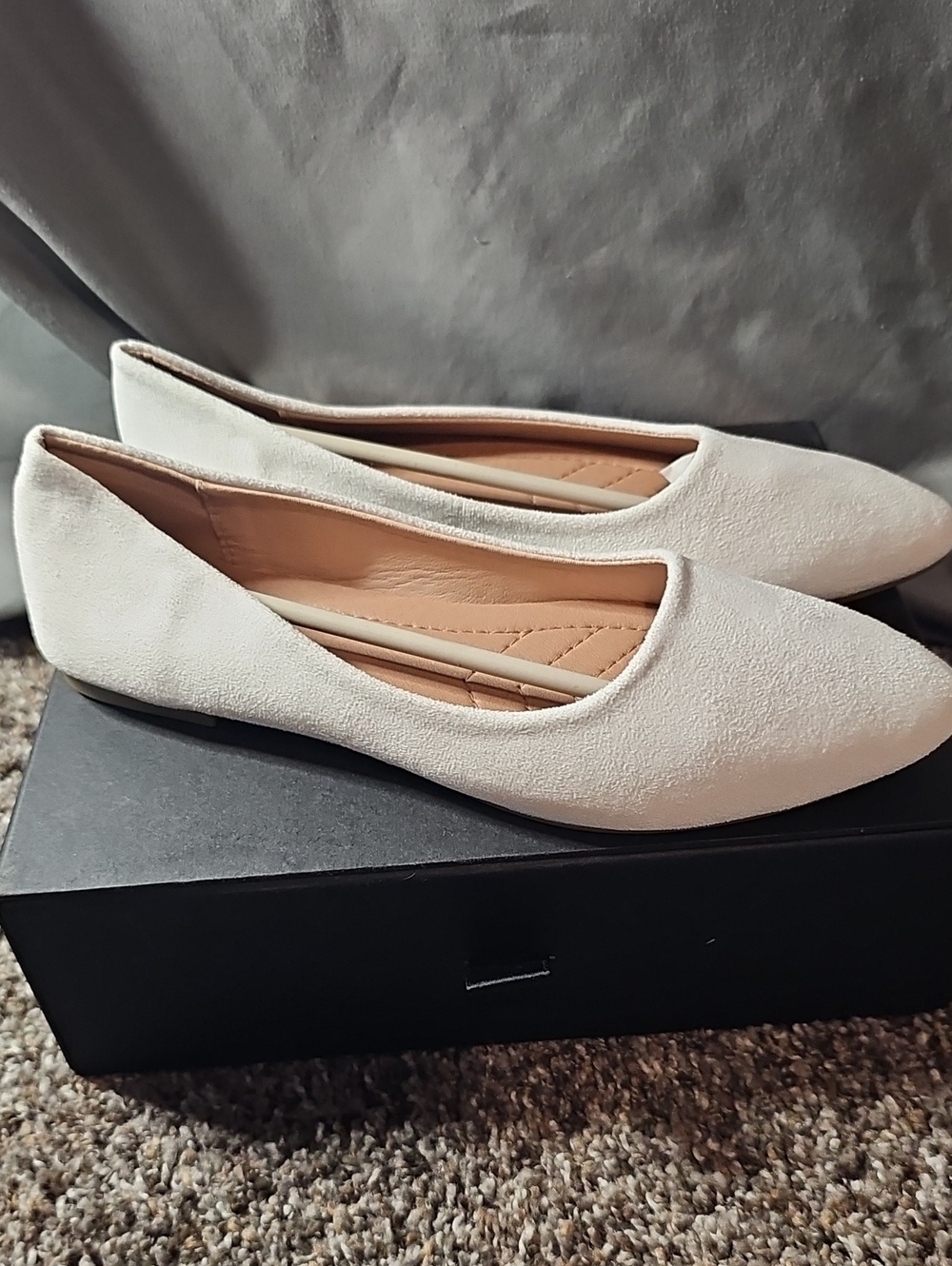 Women's NWT White Pointed Toe Flats